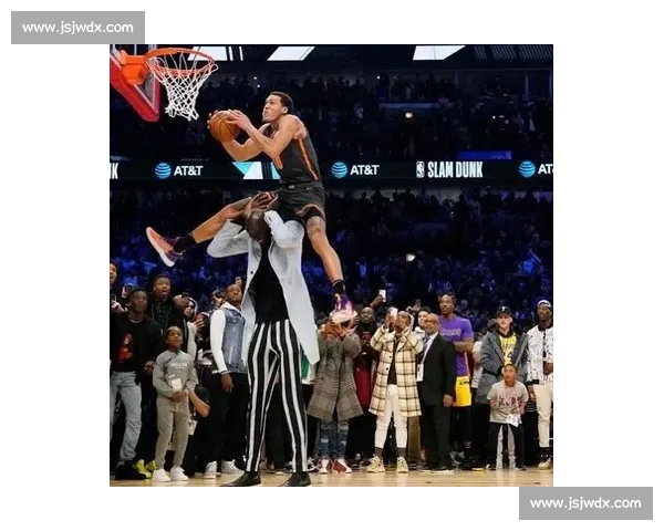 从街头到传奇舞台:杜威恩韦德的热火王朝篮球英雄人生路