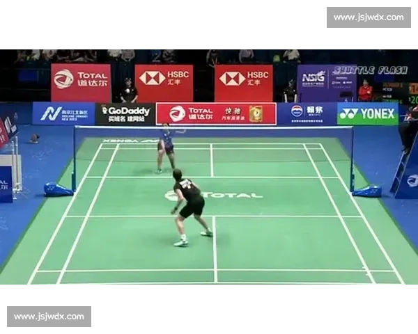 羽毛球赛场风云激荡展现竞技精神与青春拼搏力量时代风采与团队荣耀